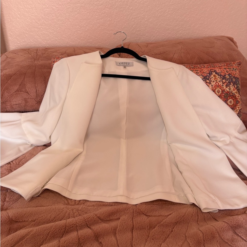 Kasper Off-White Ruffle Sleeve Jacket - Picture 4 of 9